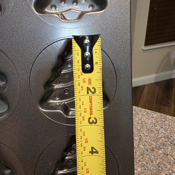 2 Wilton Ginger Bread Man Christmas Tree Cookie Pans Non-Stick 12" X 8" X 1/2" - Picture 3 of 8